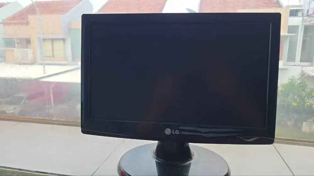 Dijual Monitor LG 16 in wide. Nyala normal, harga nego