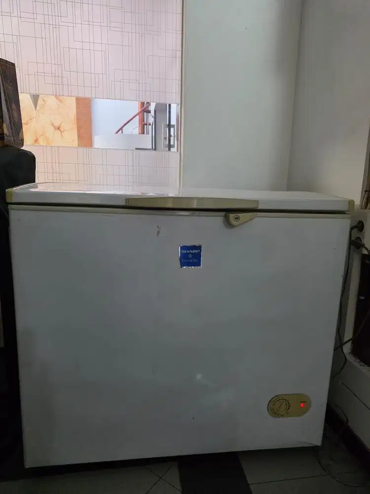 Freezer 200 liter sharp