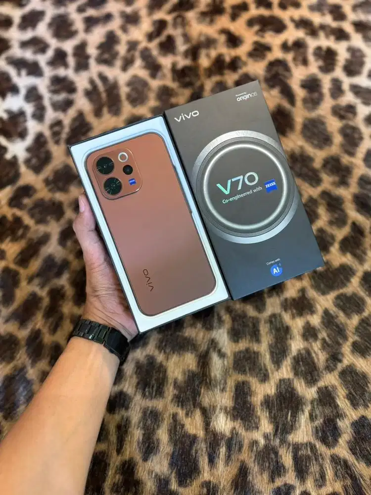Vivo V70 5G 12/256GB Resmi Brown (2 Hari Pakai)