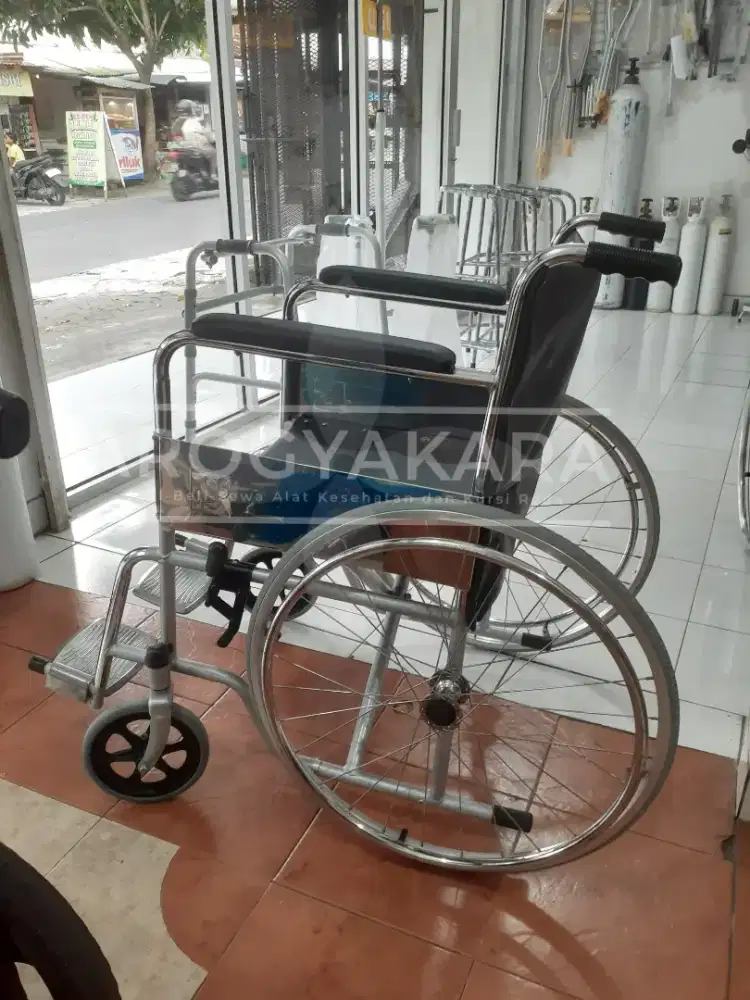 Kursi roda standart bekas