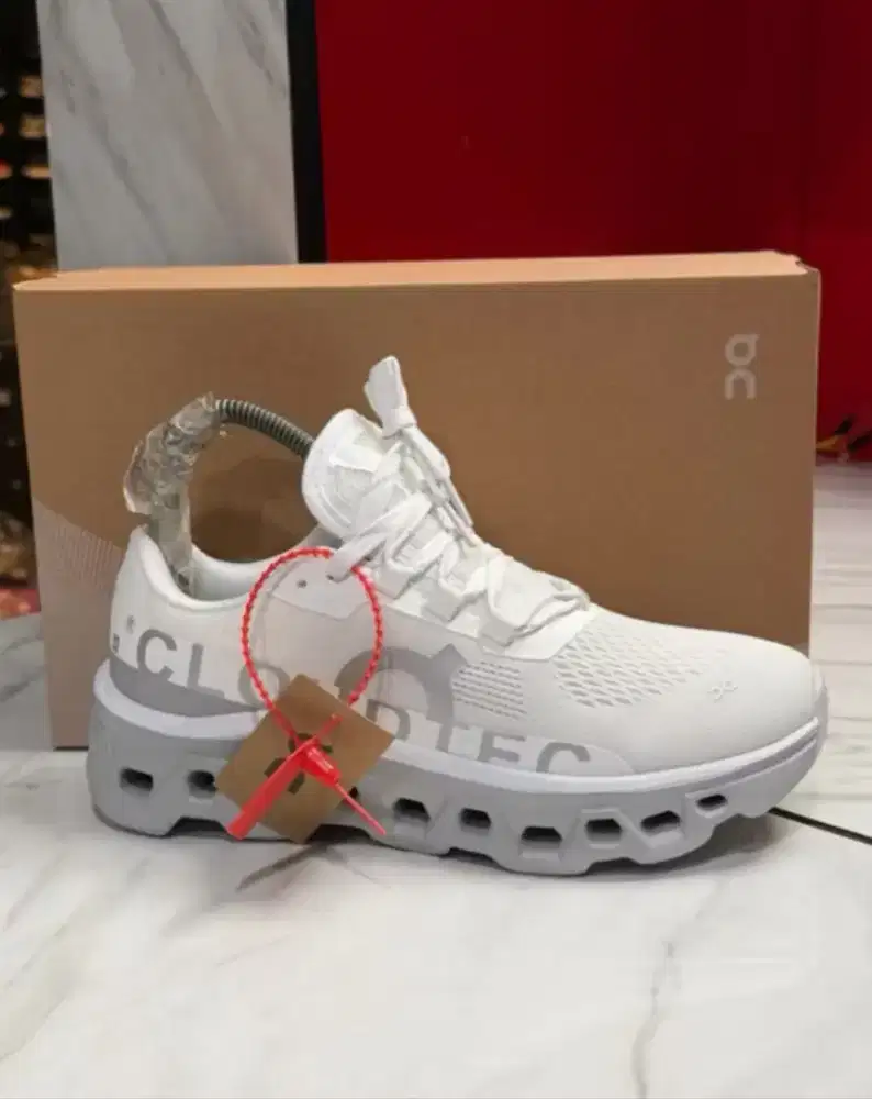 sepatu running on Cloudmonster