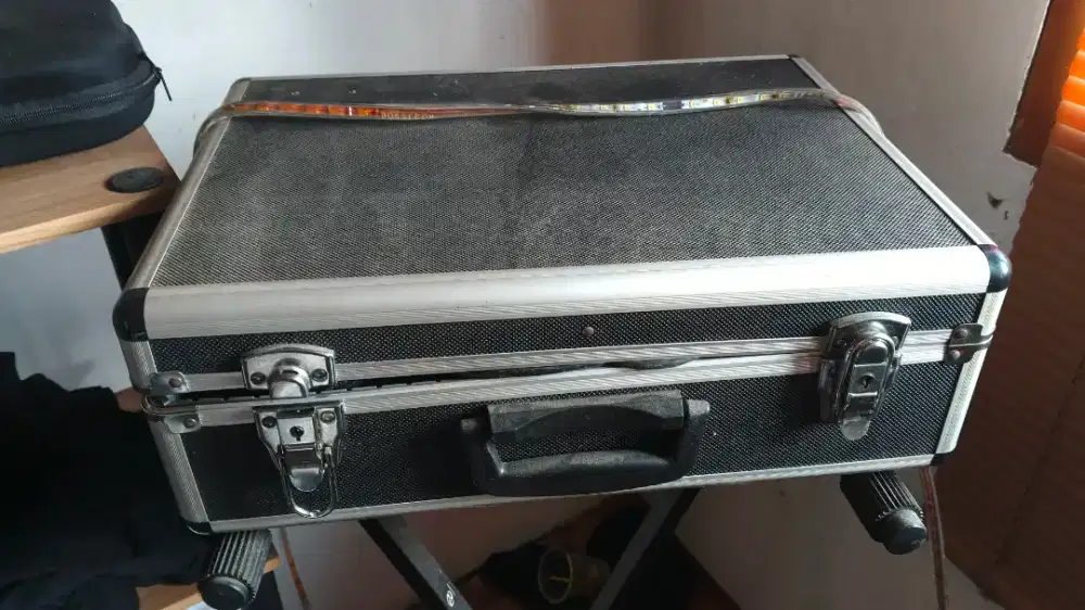 Hardcase merek krisbow untuk storage music