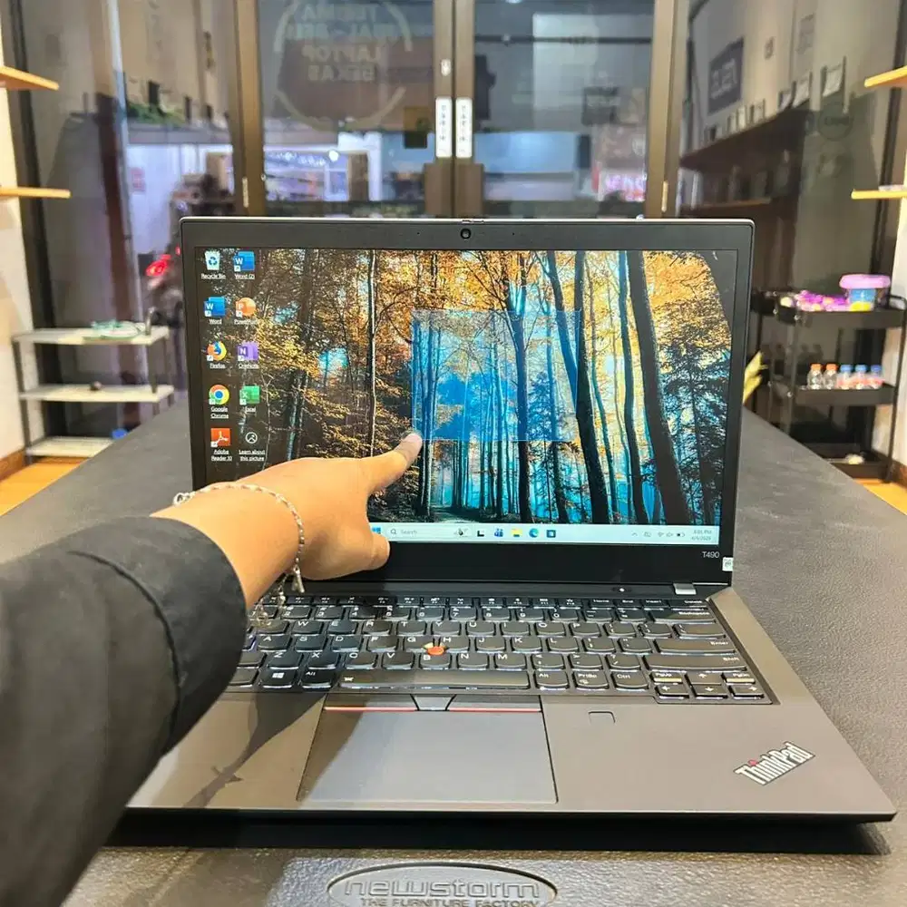 THINKPAD T490 // CORE i7 // TOUCHSCREEN // RAM 16 // BACKLIT