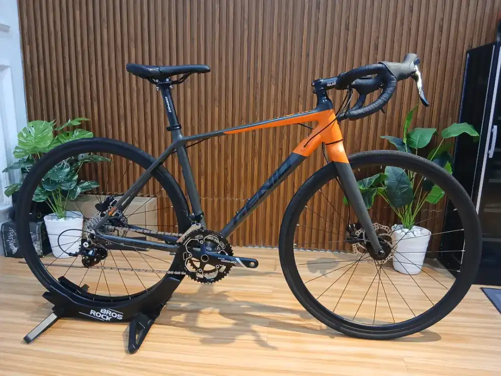 ROADBIKE GENIO VANGARD ALLOY DISCBRAKE SIZE 47 SECOND GOOD CONDITION