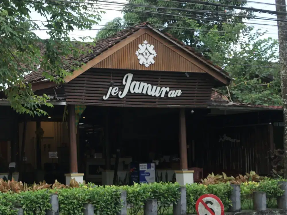 Tanah Komersial Tepi Jalan Raya Jejamuran Resto Jogja
