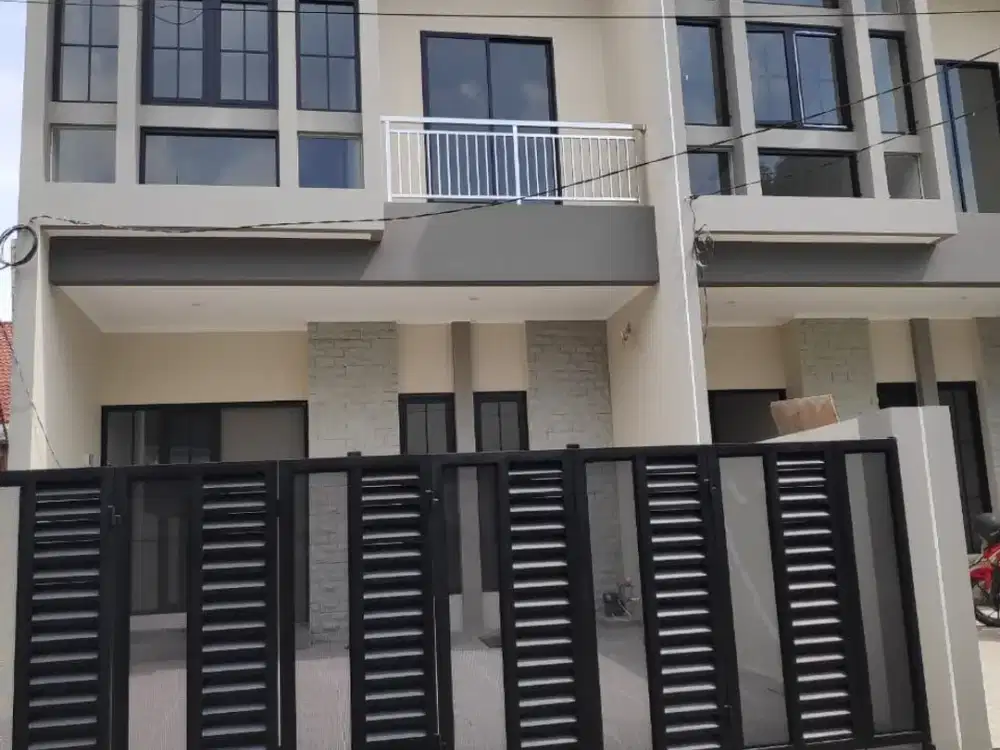 Rumah Baru 2 Lantai, Bagus dan Strategis di Wisma Mukti, Surabaya