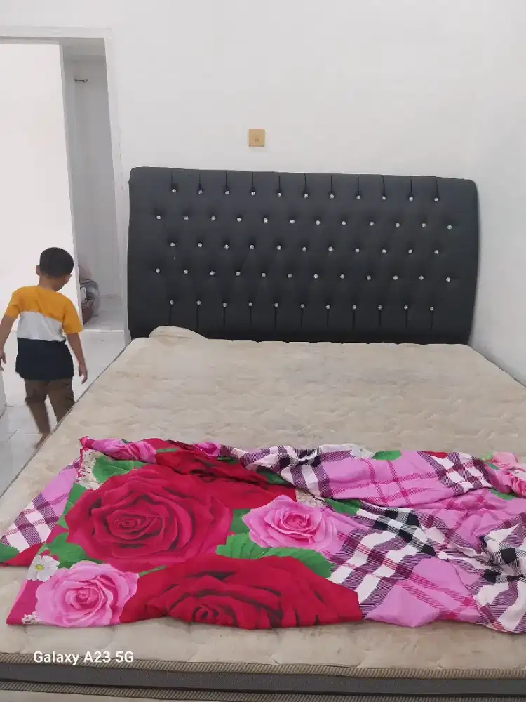 Dipan + sandaran dipan ( tanpa kasur/springbed)