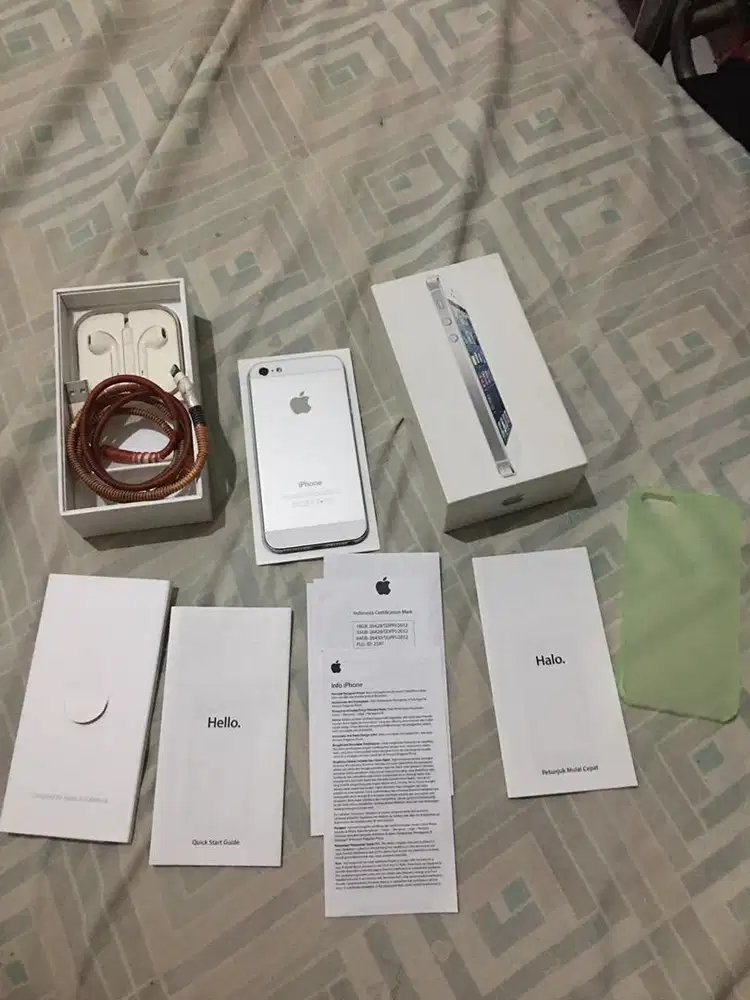 iPhone 5 ( 16Gb )..
