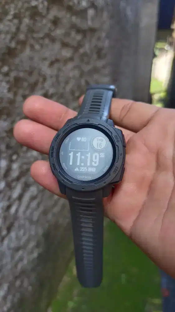 Jam smartwach garmin instinct graphic