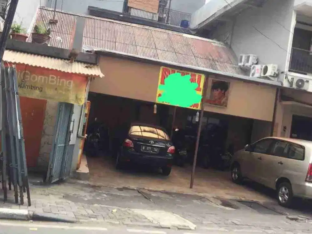 Di Jual Cepat Rumah cocok buat kos kosan lokasi sangat starategis di Bendungan Hilir Jakarta Pusat