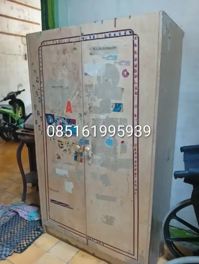 Dijual Lemari Pakaian Bekas