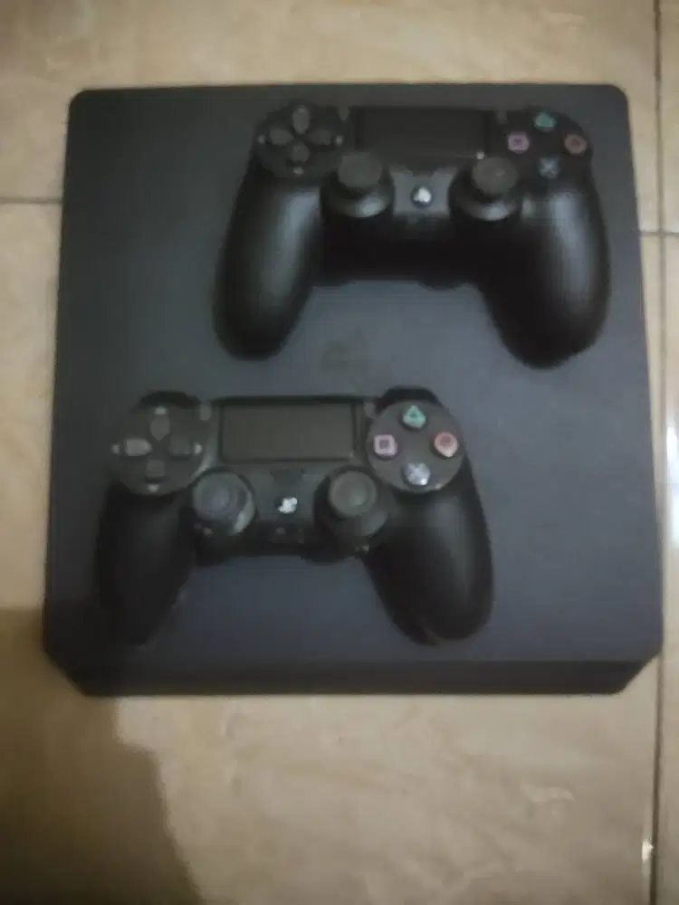 PS 4 slim 1 TB minus pemakaian pribadi