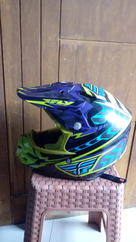 Helm.motocross merk fly kinetik