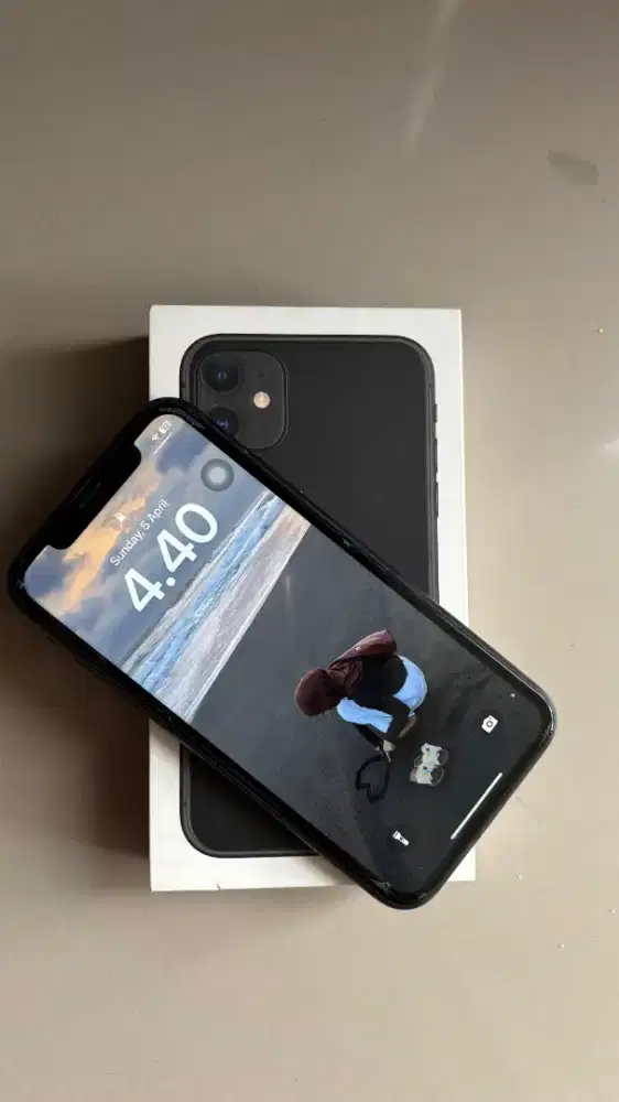 Dijual iphone 11 bekas pemakaian cewek, deskripsi dibawah