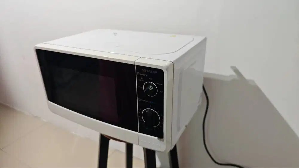 SHARP Microwave 20 Liter R-220MA-WH kondisi 95%