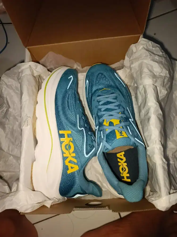 Sepatu trial running