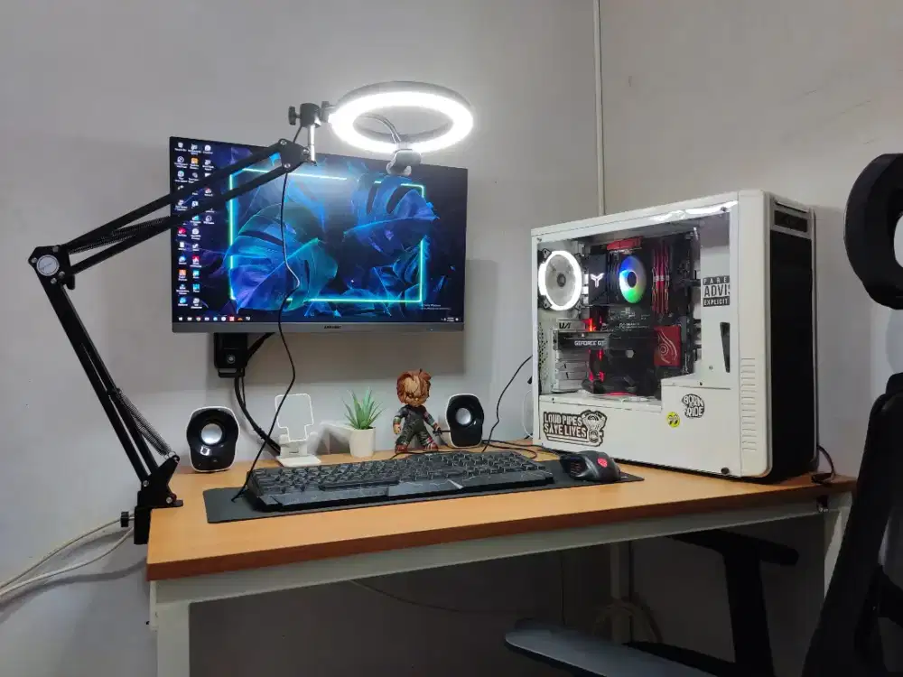 Komputer PC gaming lengkap monitor