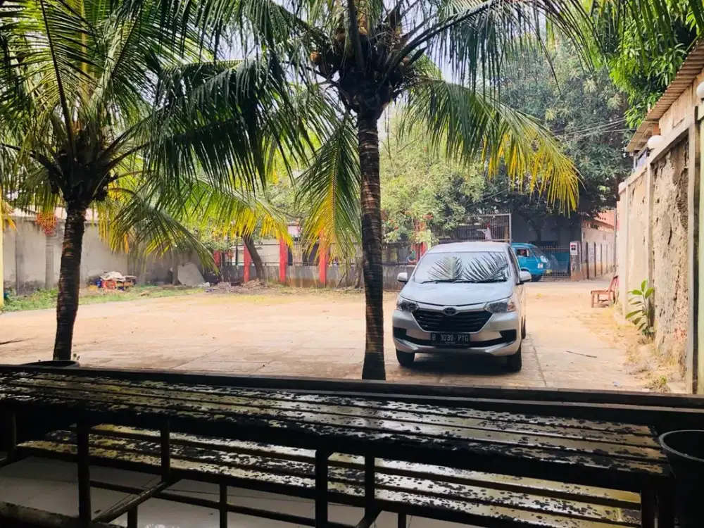 Akses Kontainer, Gudang Alat, Mushola - Tempat Futsal/Gudang Di Setu *