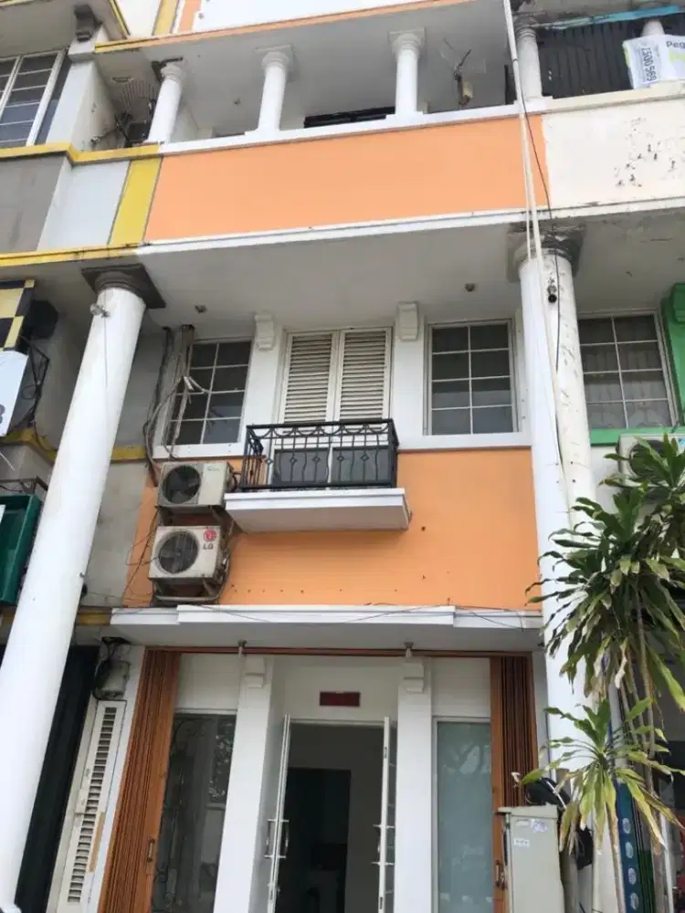 DIJUAL RUKO 3 LANTAI BOULEVARD RAYA LETAK STRATEGIS