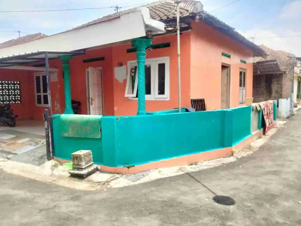 Dijual rumah selatan pasar jaten