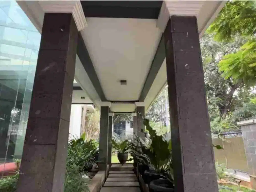 Rumah Mewah 2 Lantai Posisi Hoek Di Panglima Polim, Jakarta Selatan!