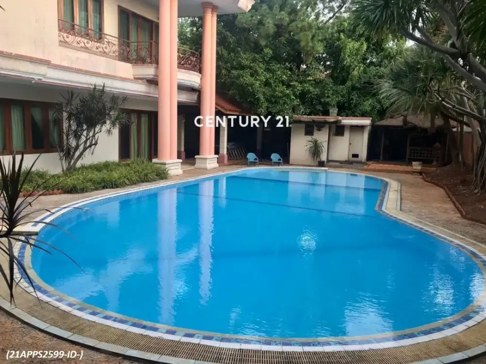 Rumah Luas Dan Homey Ada Kolam Renang Lokasi Di Permata Hijau