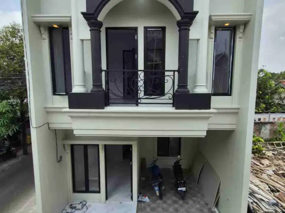 FOR SALE  LAST UNIT RUMAH AMERICAN CLASSIC 2 LANTAI BANGUNAN BARU , LOKASI SANGAT STRATEGIS DI JAGAKARSA KOTA - JAKARTA SELATAN