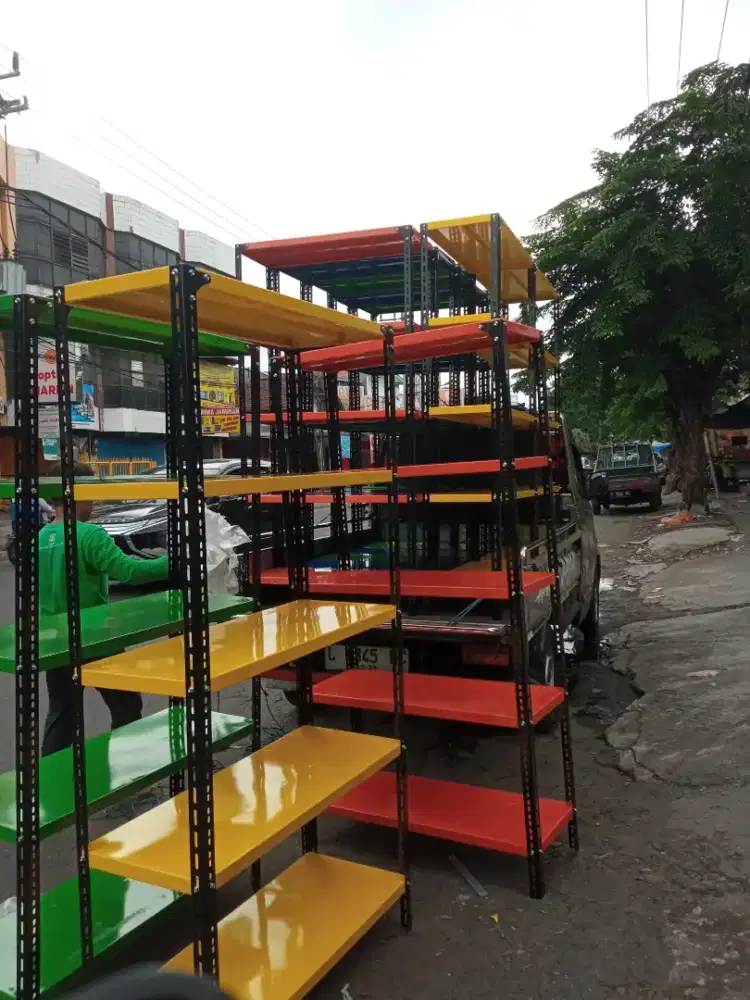 Rak besi rak siku lubang