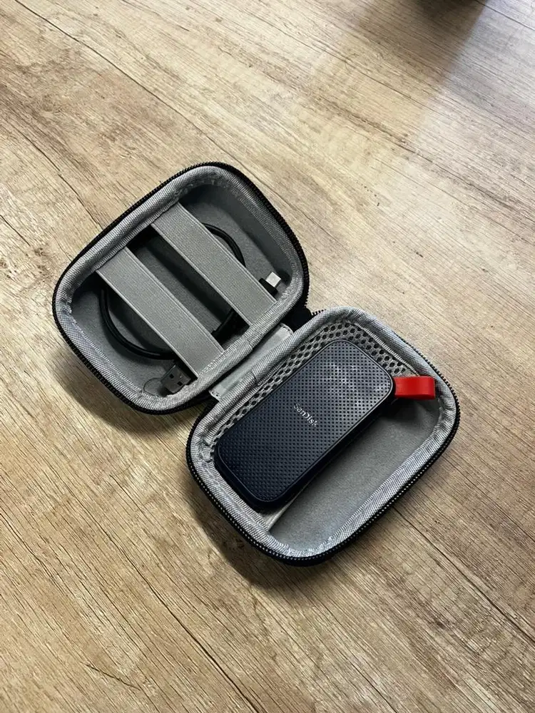 DIJUAL SSD EXTERNAL SANDISK