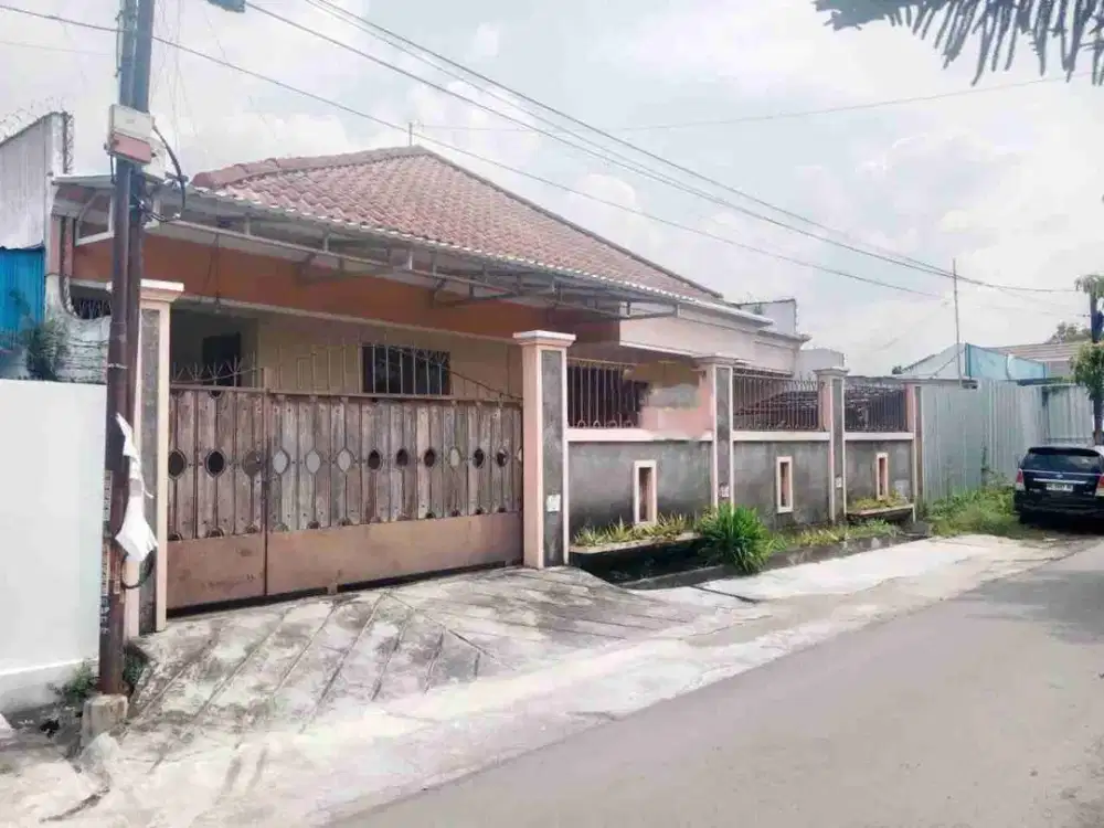 Rumah Bagus Besar Nyaman Dekat Luwes Nusukan Solo