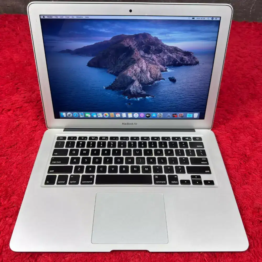 Macbook air 2017 ram 8gb ssd 128gb mulus siap pakai bisa cod