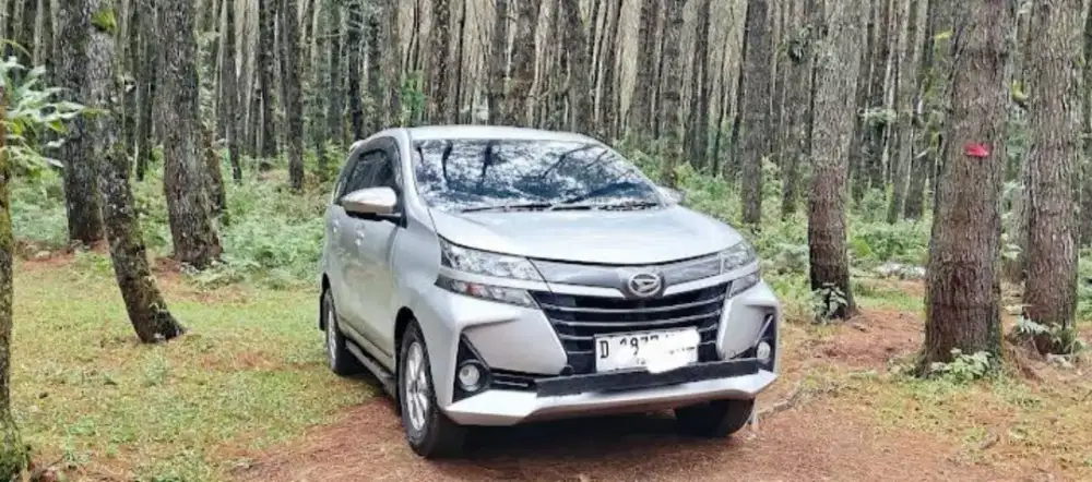 Rental mobil with driver