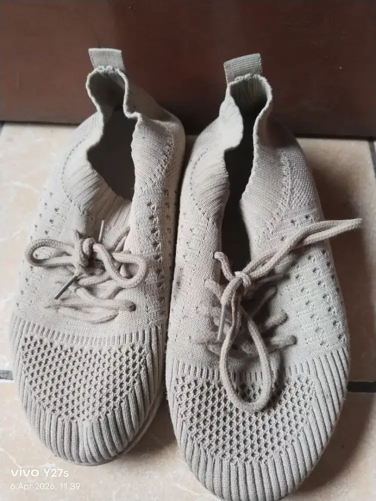 Sepatu ukuran 36