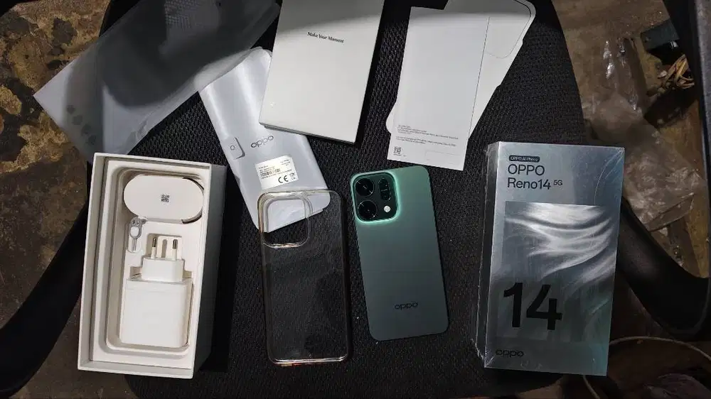 Oppo Reno 14 5G 8/256 Garansi Sampai Juli 2027