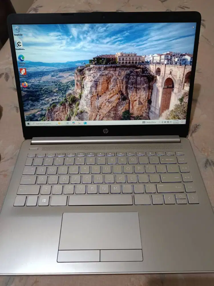 Jual Laptop HP 14 AMD A4 Redeon R3 RAM 4GB 1TB