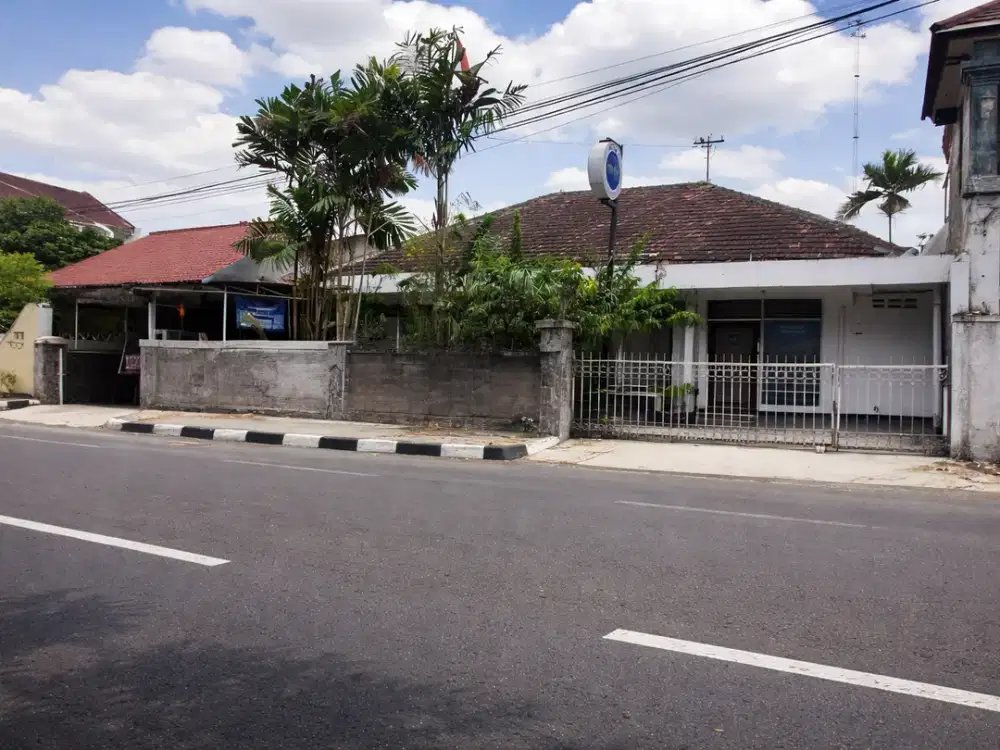 DIJUAL PROPERTI STRATEGIS 9 KAMAR — BACIRO, JOGJA (PINGGIR JALAN BESAR)