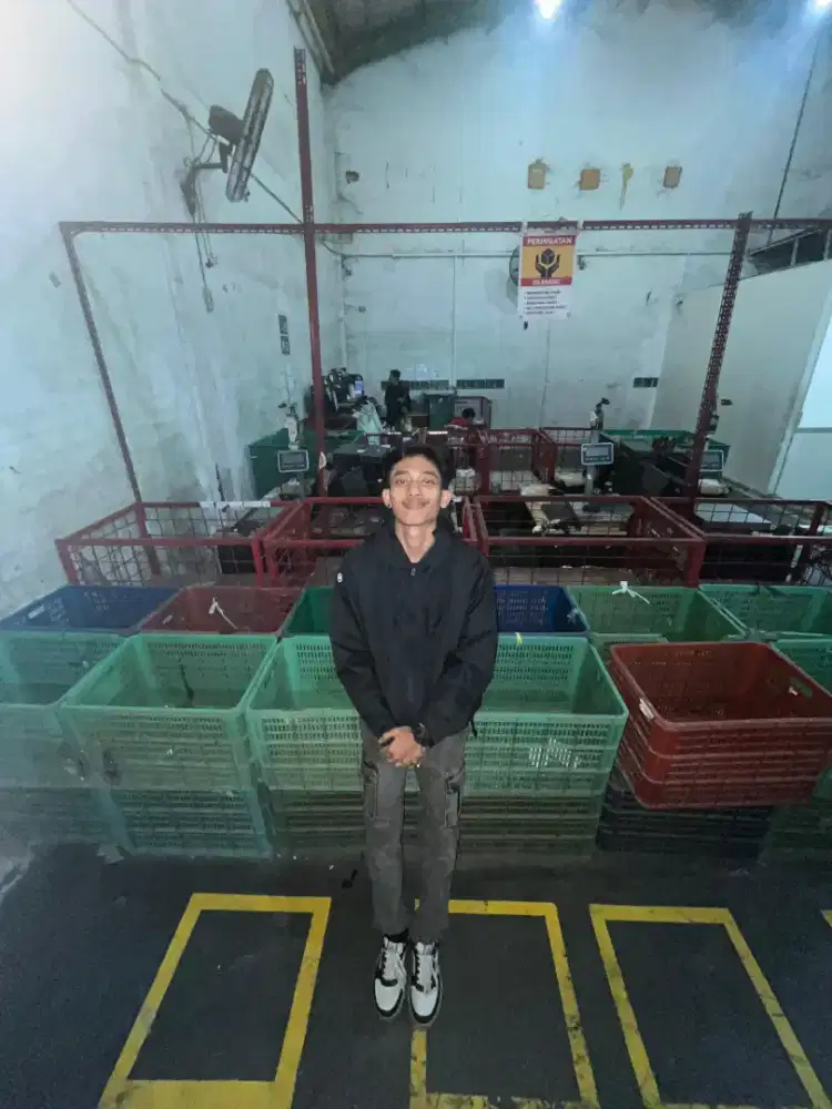 Sedang mencari pekerjaan apa saja yang tinggal di mes