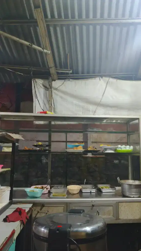 di cari pegawai warteg