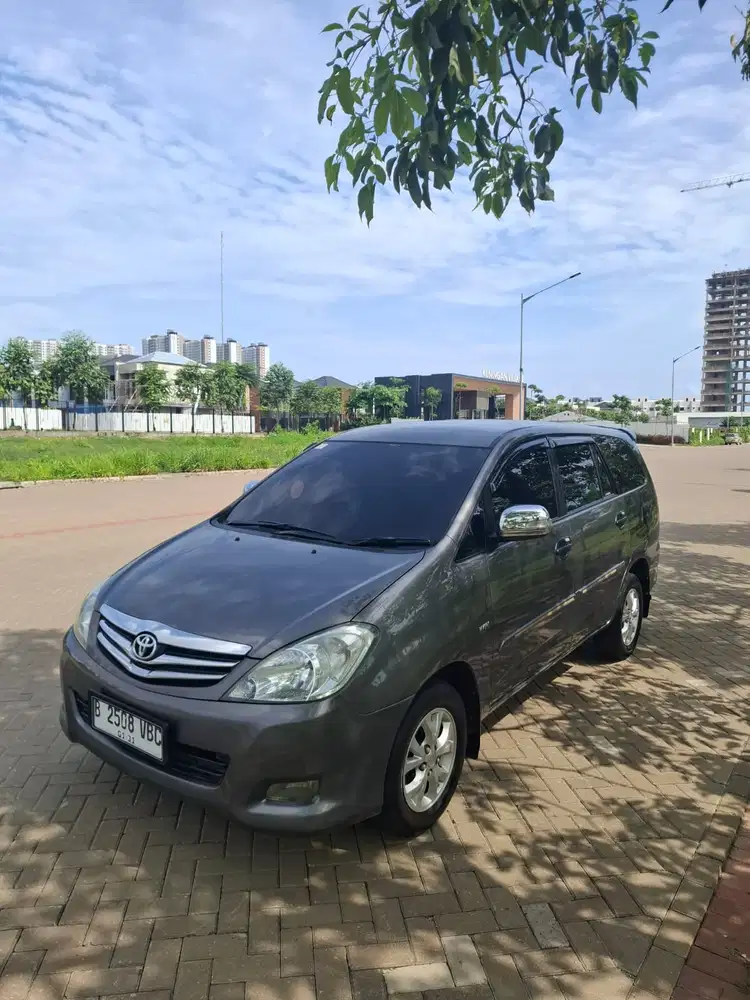 Toyota Kijang Innova 2011 Bensin