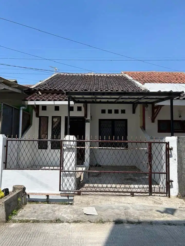 Disewakan rumah nyaman dalam komplek