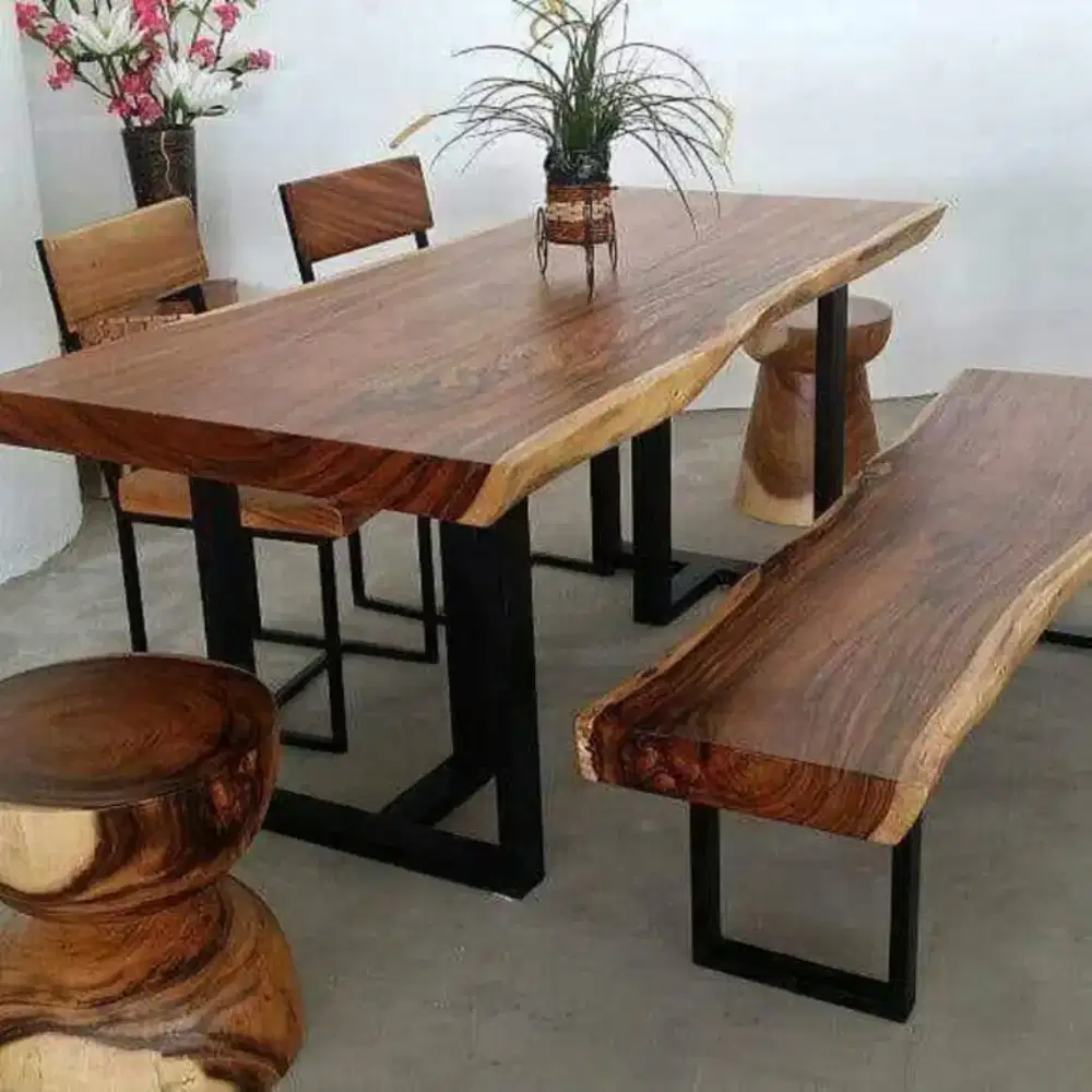 Meja Makan Mewah Trembesi Utuh Alami Kaki Besi 150cm