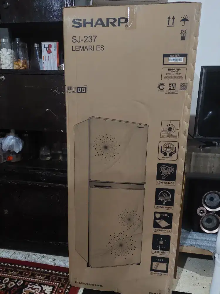 Kulkas / lemari es merk sharp sj-237