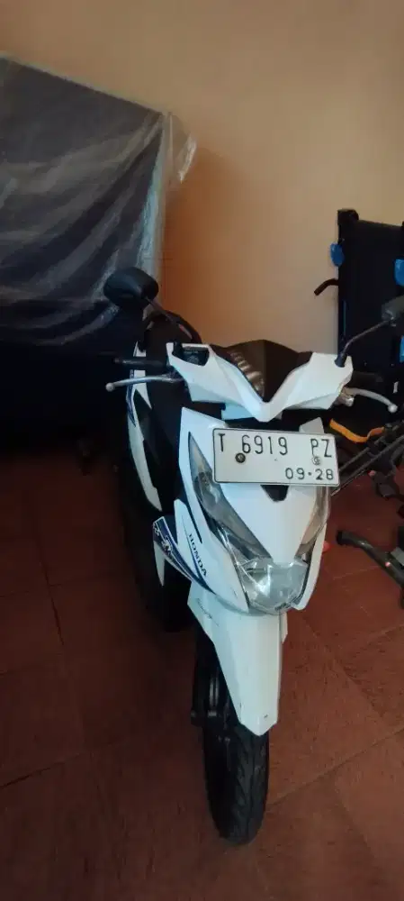 Honda Beat Sport Putih List Biru
