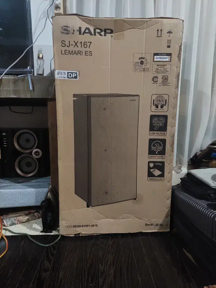 Kulkas / lemari es merk sharp SJ-X167
