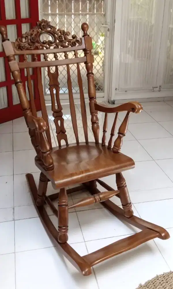 Kursi Goyang Klasik Kayu Jati