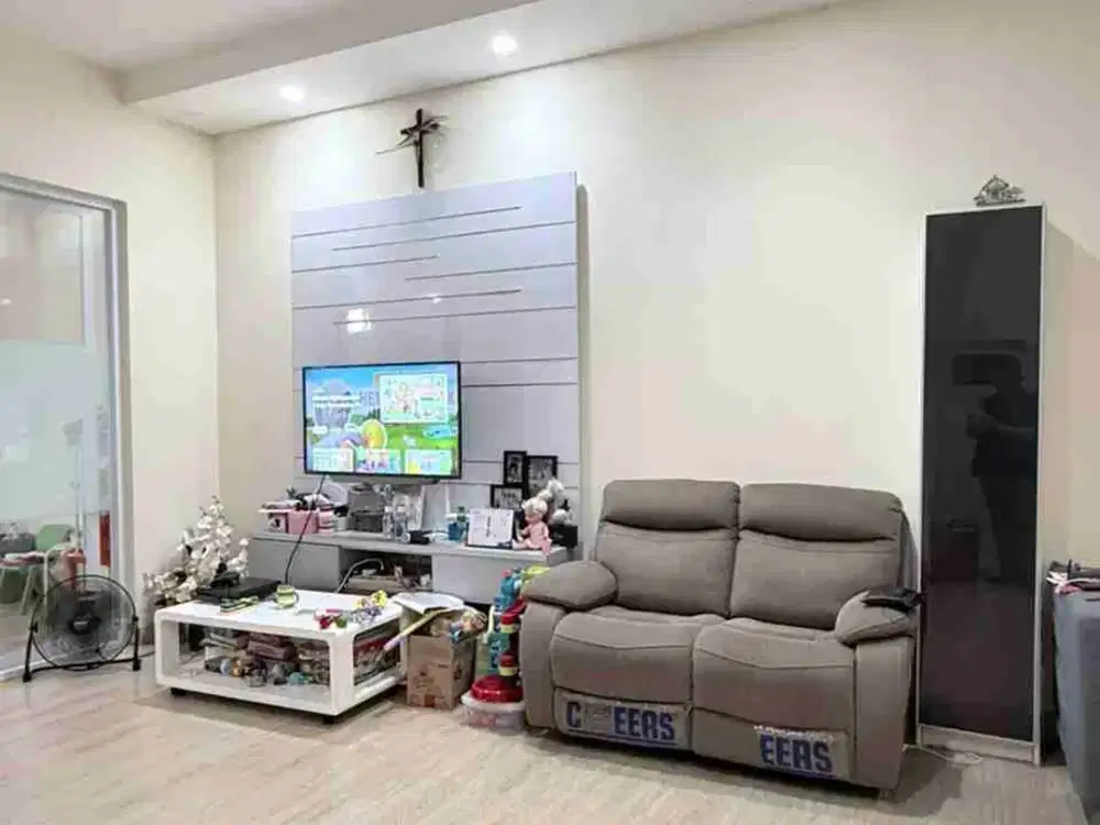 DIJUAL RUMAH CANTIK SEMI FURNISHED SIAP HUNI DI CITRA 1