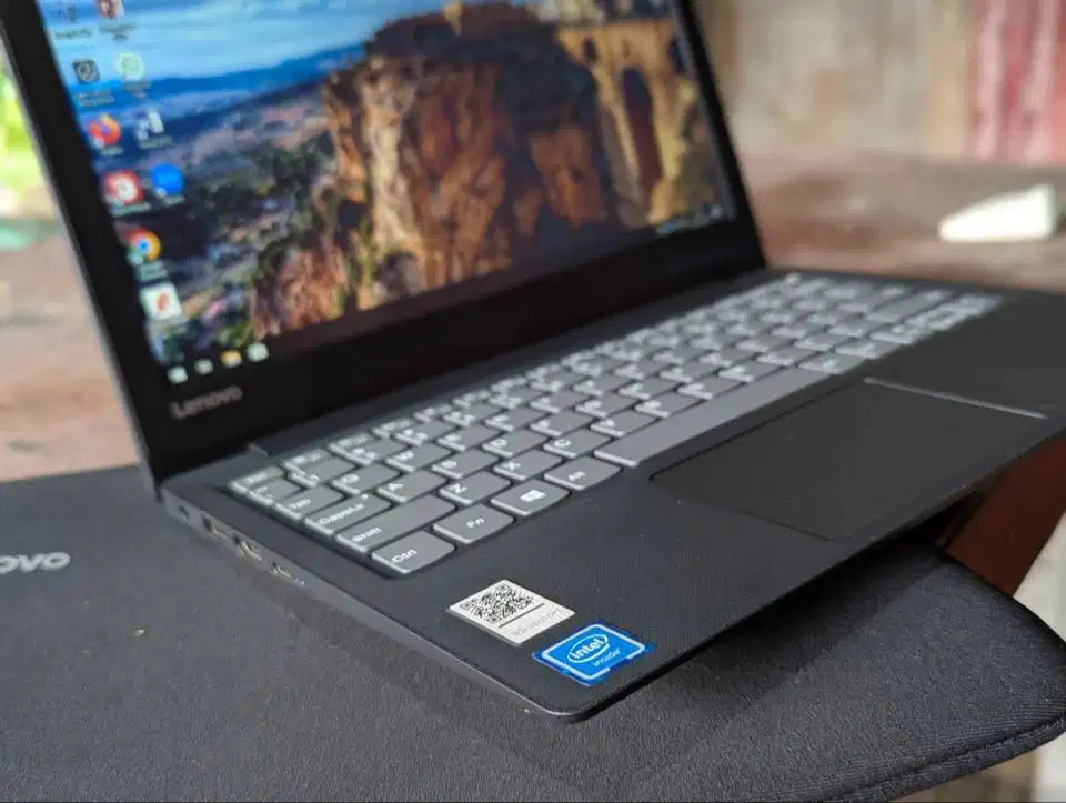 jual Laptop LENOVO ideapad S130 11IGM   ,nego tipis