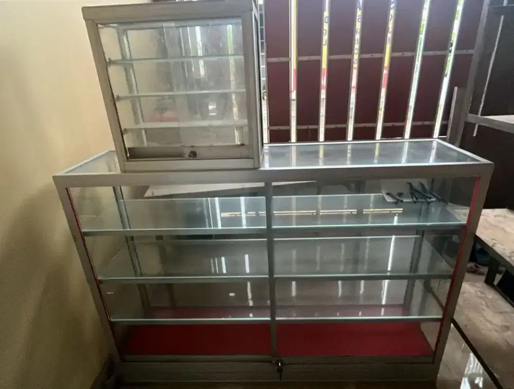 Dijual etalase rokok dan etalase jualan