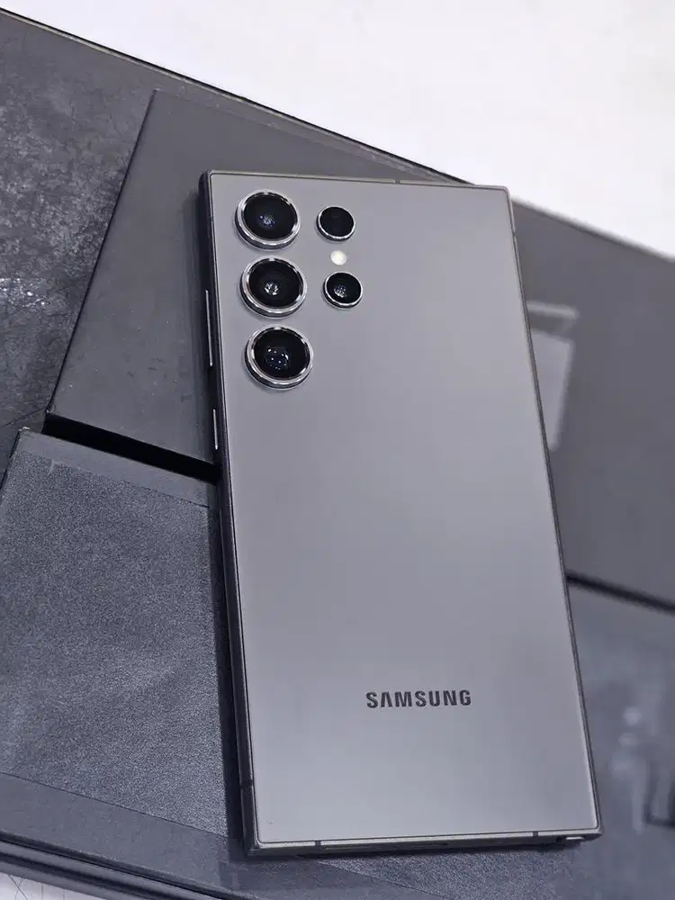 Samsung S24 Ultra 5G 12/512 gb like new