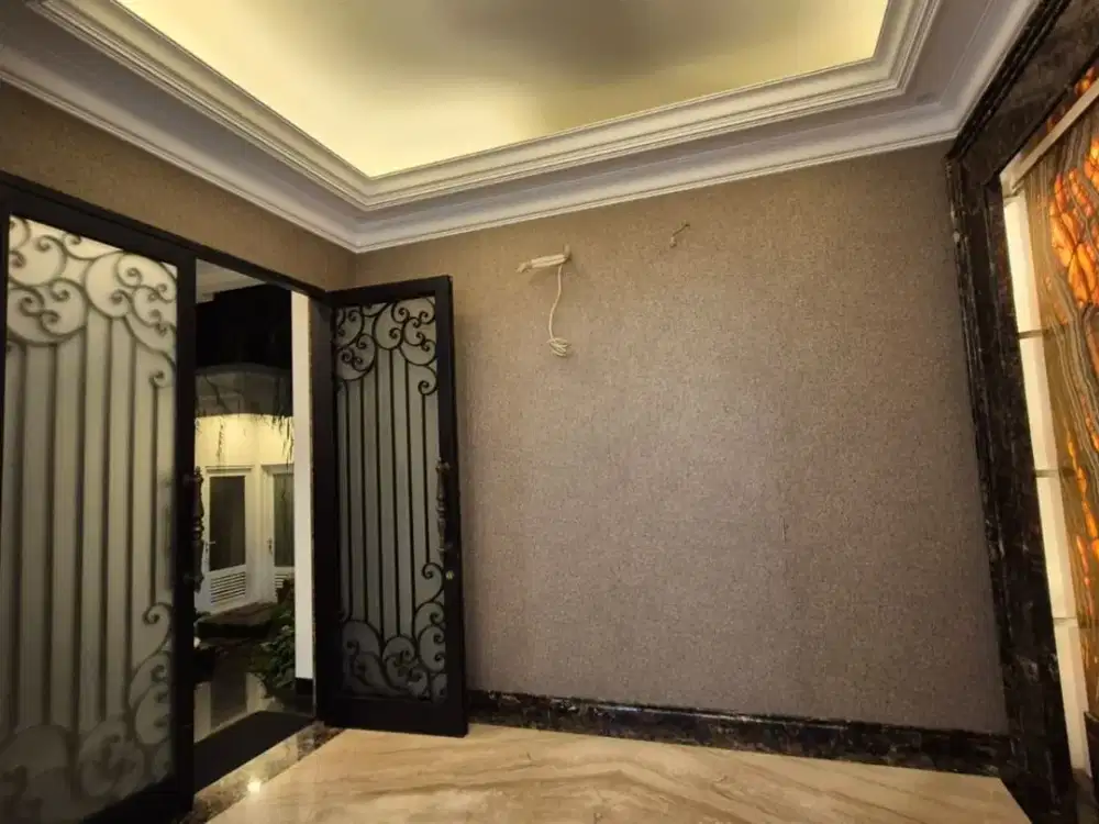 Jual rumah mewah baru di Pondok Indah, Kolam Renang, Sangat Privacy, High Quality